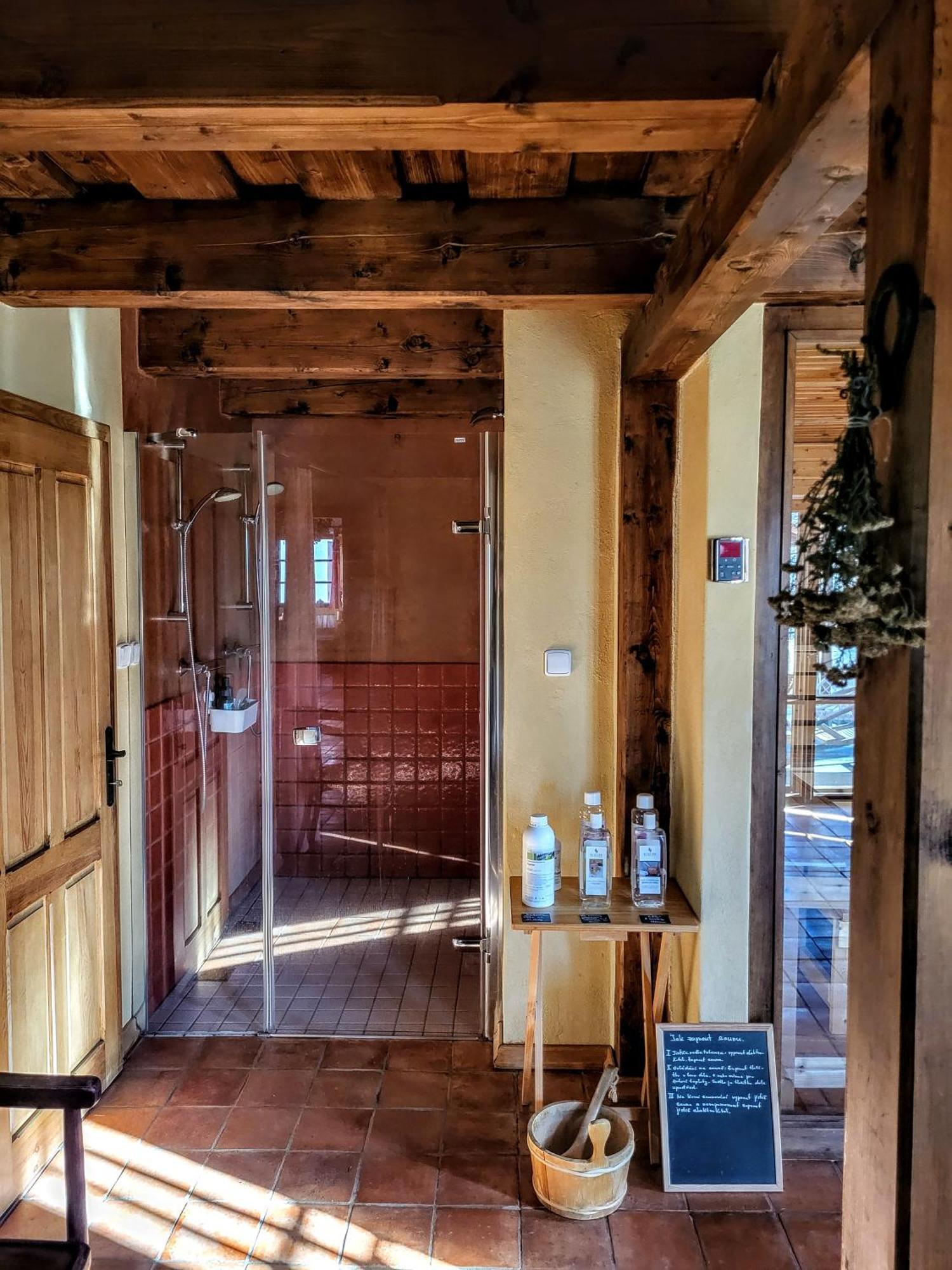 阿帕特马尼塞维尼杜乌酒店 Chvalšiny 外观 照片