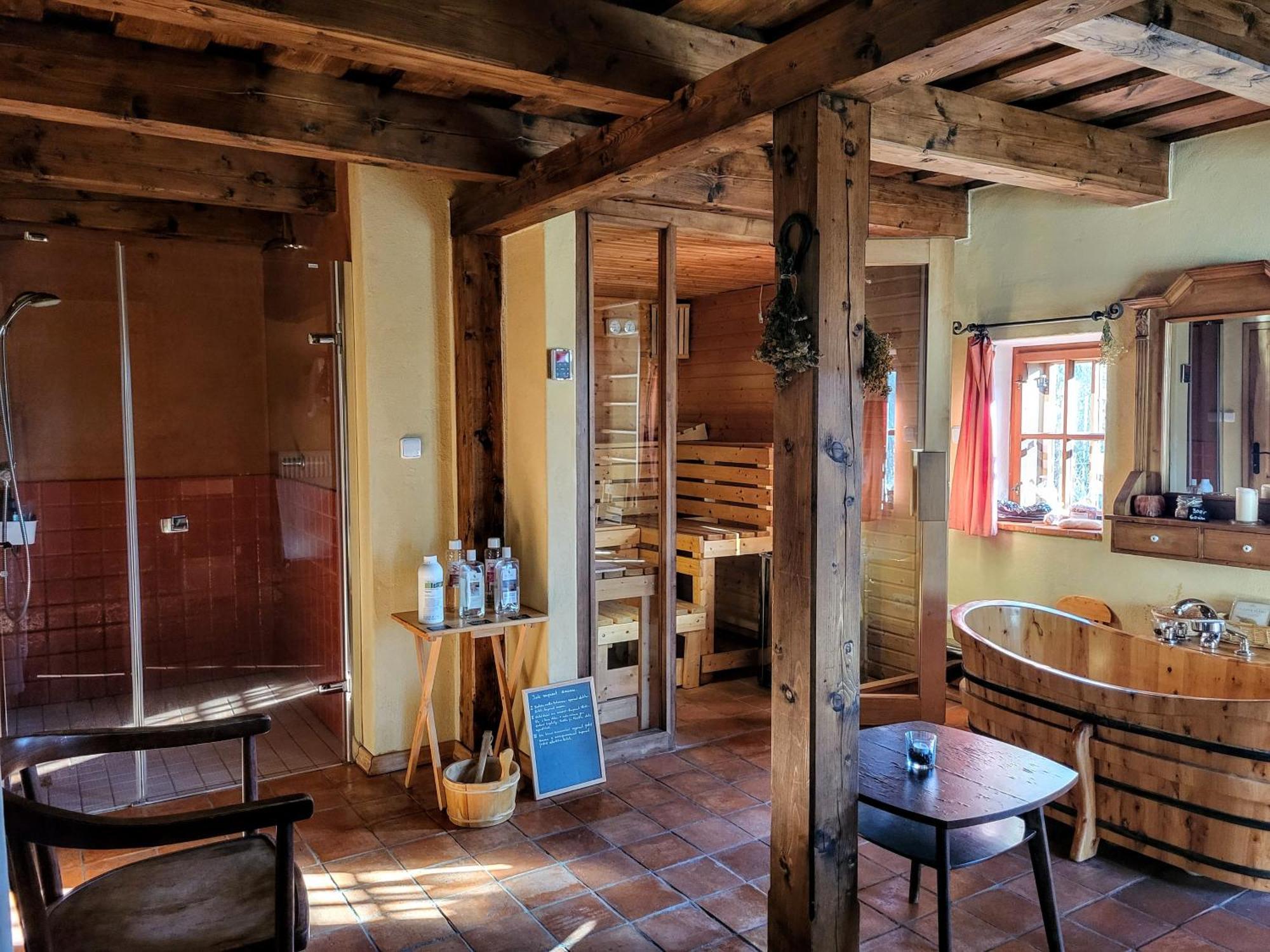 阿帕特马尼塞维尼杜乌酒店 Chvalšiny 外观 照片